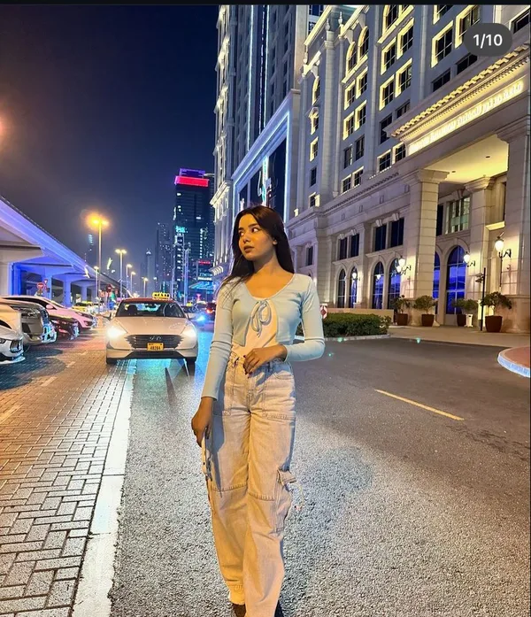 Divya - Housewife Escort