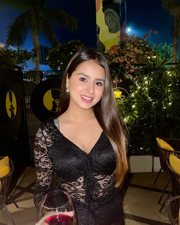 Diya - VIP Call Girl